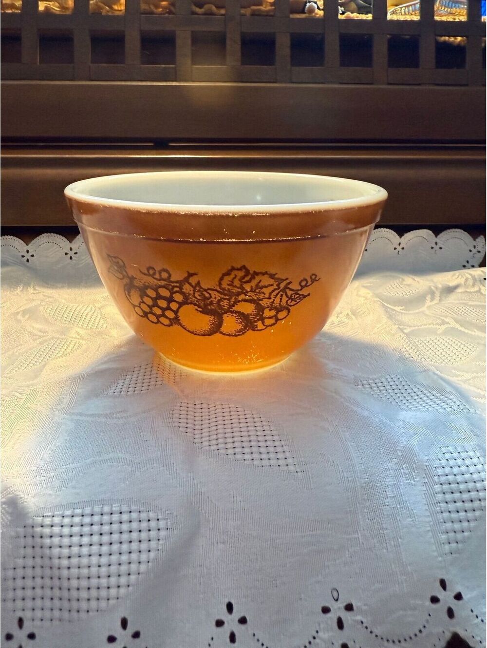 Vintage PYREX Old Orchard Nesting Mixing Bowl #401 750 ml See pics